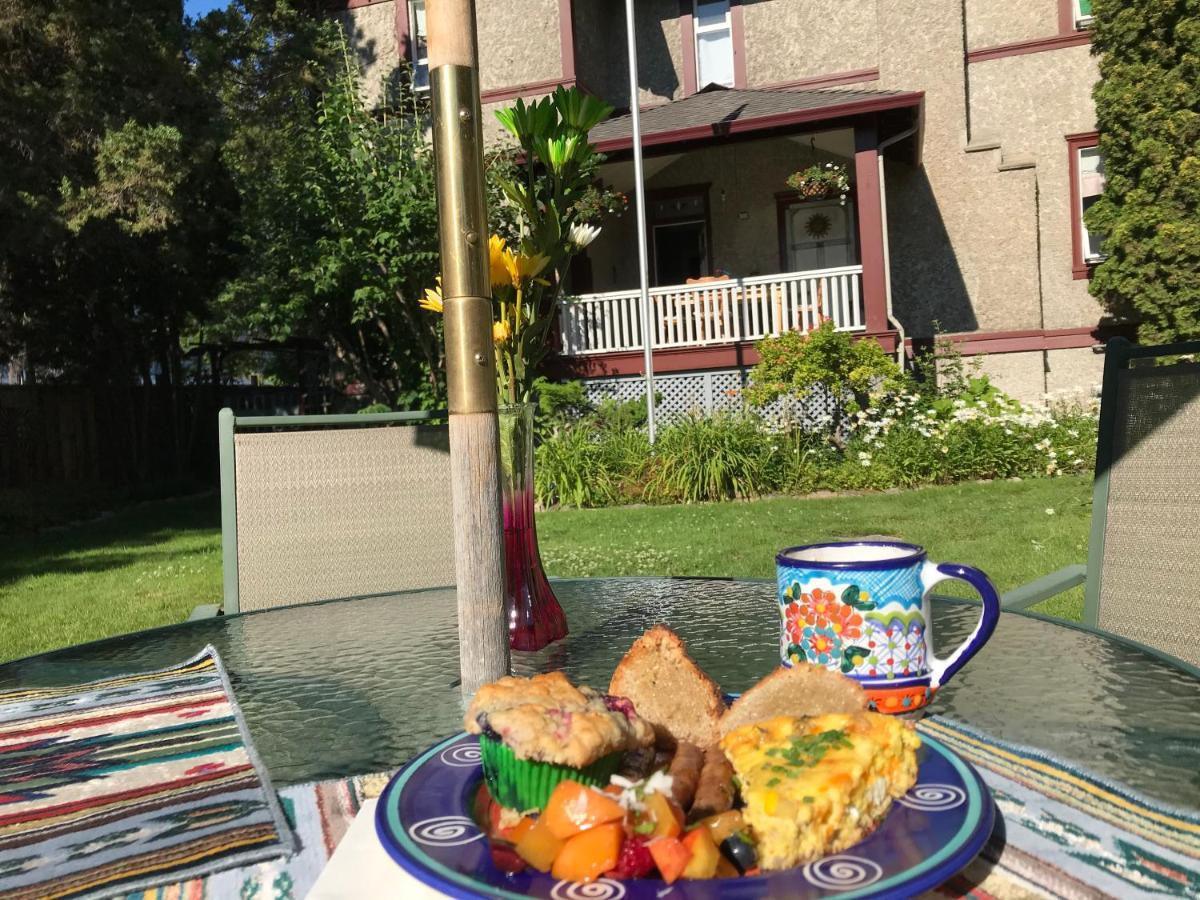 Stirling House Bed & Breakfast Kelowna Bagian luar foto