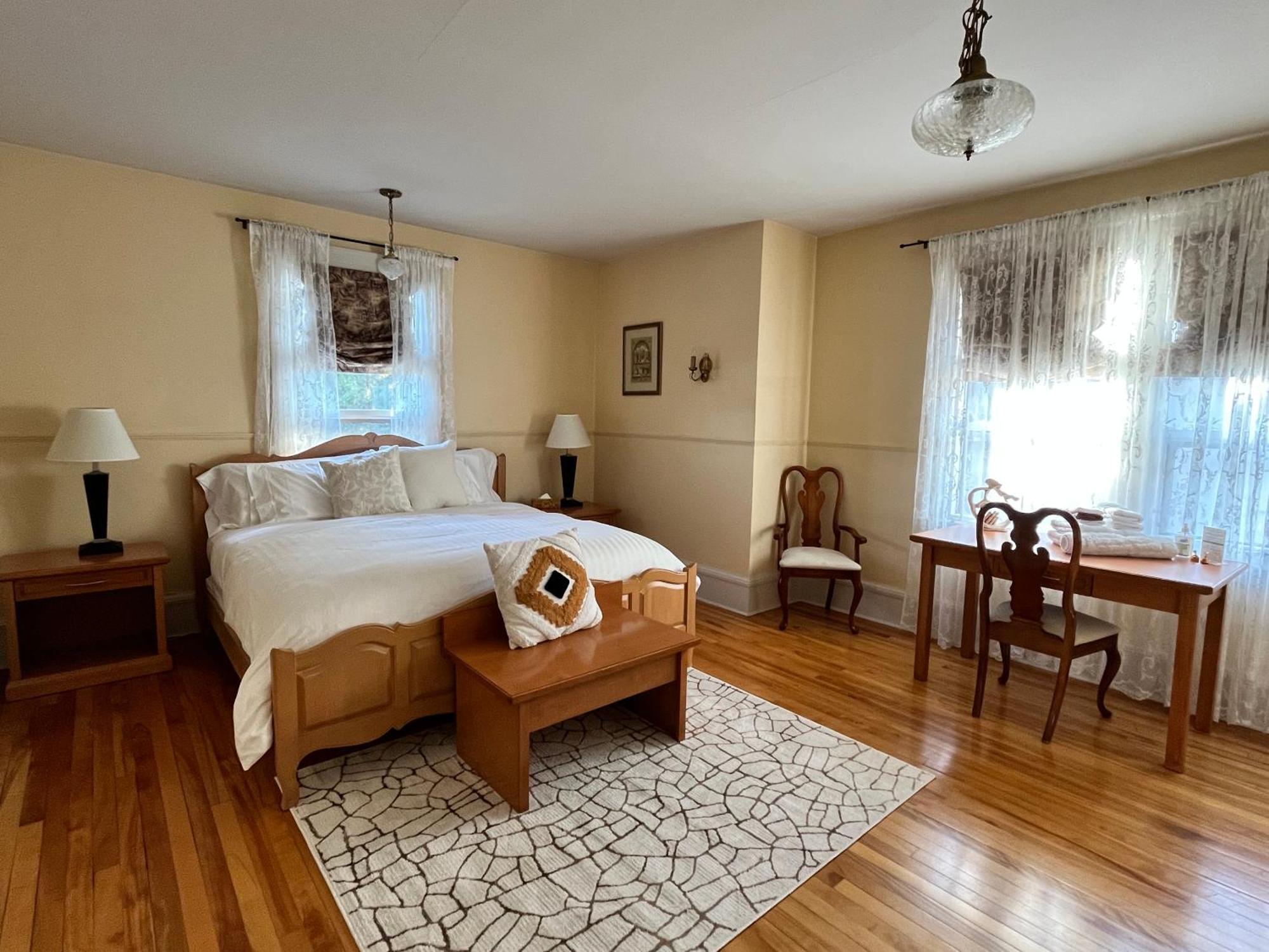 Stirling House Bed & Breakfast Kelowna Bagian luar foto